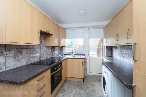 3 bedroom flat to rent, Brighton Road, Sutton