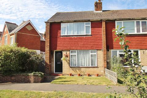 3 bedroom end of terrace house for sale, Highclere Gardens, Woking GU21