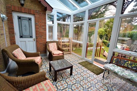 5 bedroom ground floor maisonette to rent, Worple Road, Epsom, Surrey. KT18