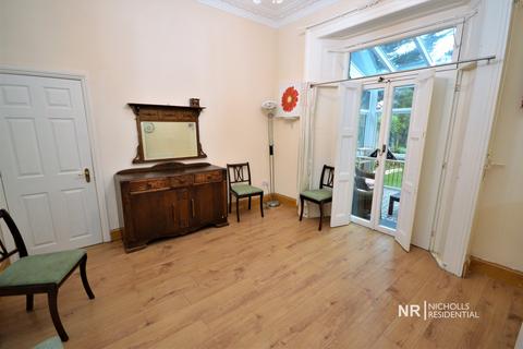 5 bedroom ground floor maisonette to rent, Worple Road, Epsom, Surrey. KT18
