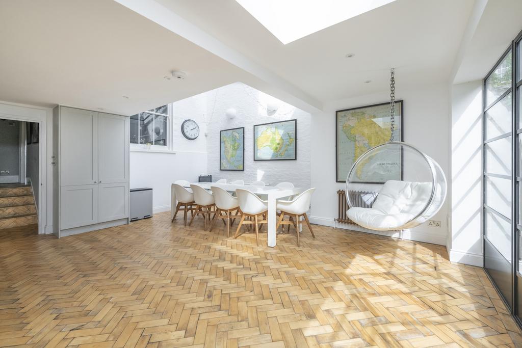 Kitchen/Dining Area