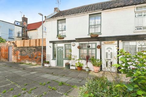 2 bedroom end of terrace house for sale, Currents Lane, Harwich CO12