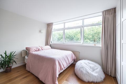 2 bedroom flat for sale, Martha's Buildings, Old Street, Islington, London