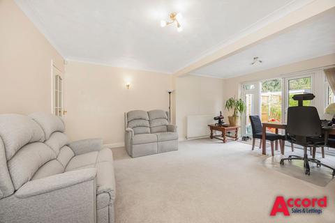 19 Irons Way, Romford, RM5 3RJ