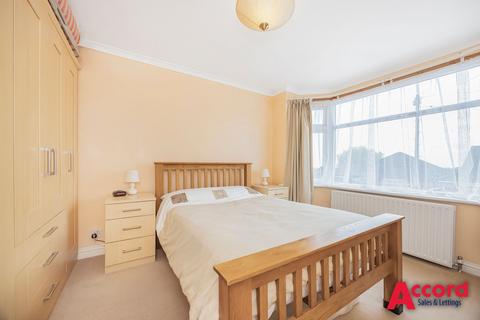 19 Irons Way, Romford, RM5 3RJ