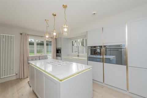 4 bedroom detached house for sale, Whitehall Road, New Farnley, Leeds