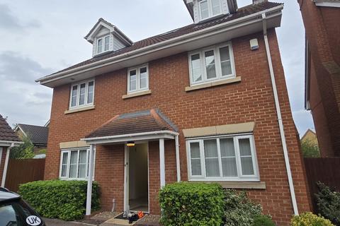 5 bedroom detached house to rent, Dove Close, Grays, Essex, RM16