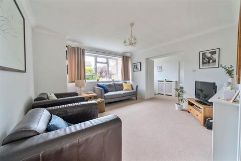 2 bedroom apartment for sale, Ardmay Gardens, Surbiton