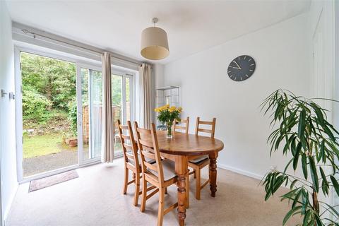 2 bedroom apartment for sale, Ardmay Gardens, Surbiton