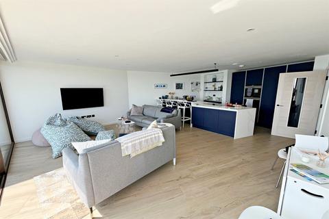 3 bedroom penthouse to rent, Southbourne