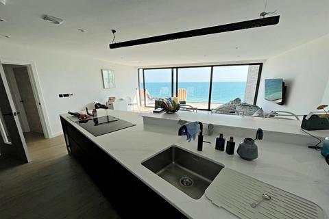 3 bedroom penthouse to rent, Southbourne