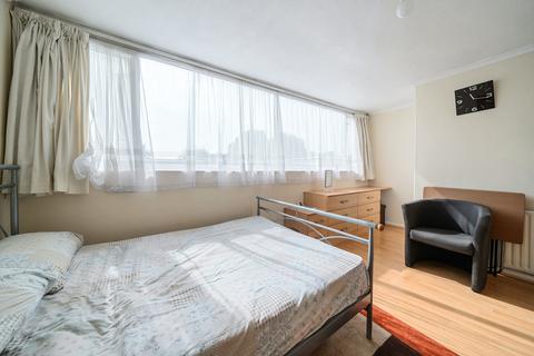 2 bedroom terraced house for sale, Pegley Gardens, London