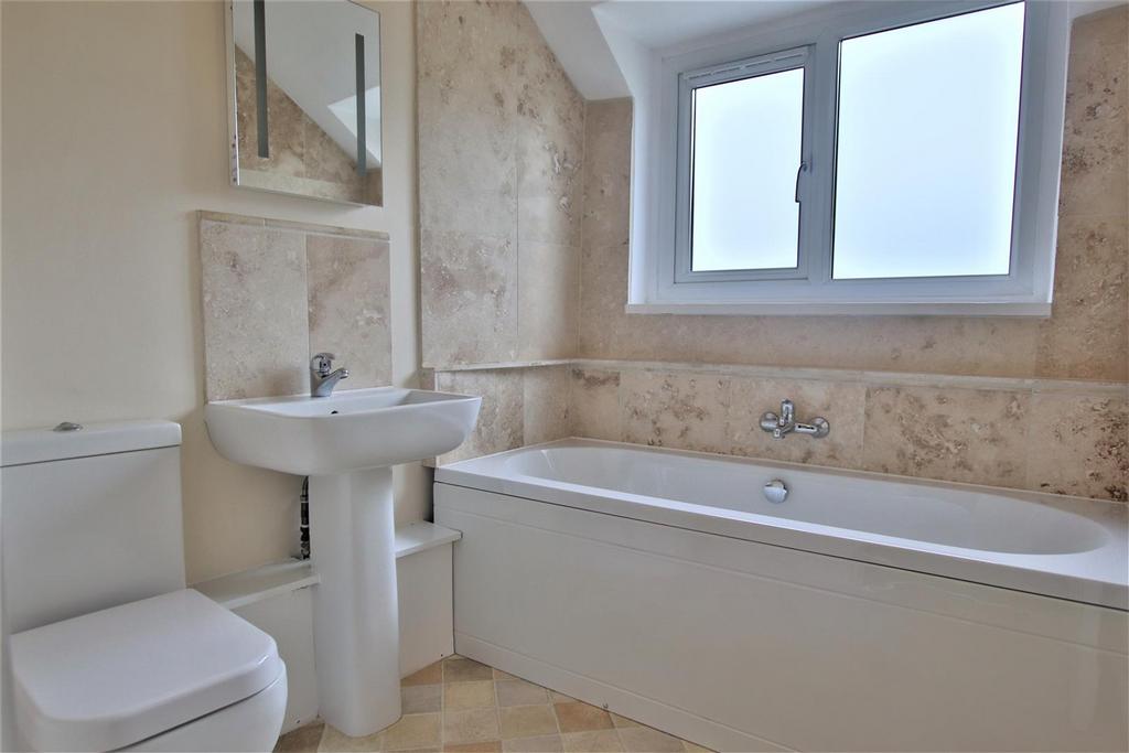 Ipriestly court, tewkesbury bathroom