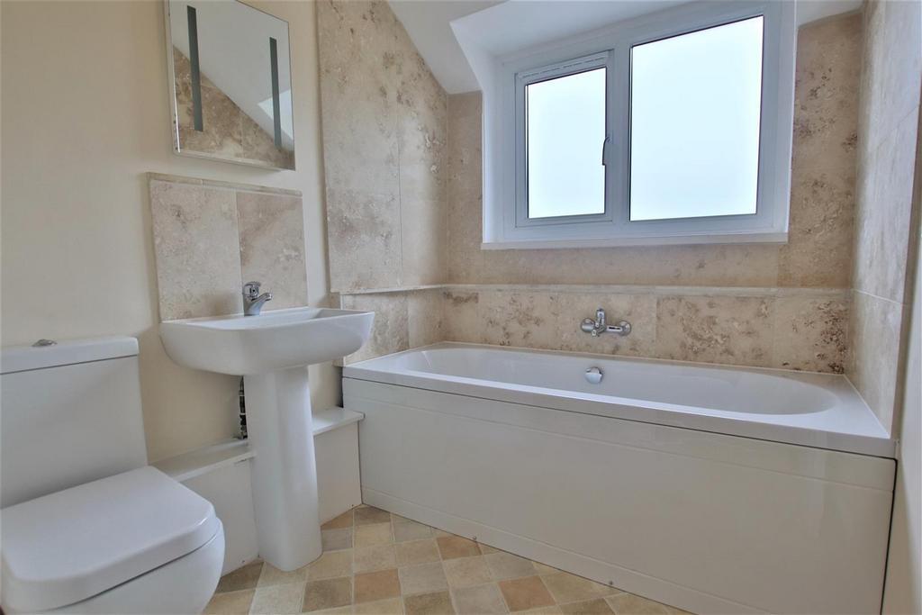 Priestly court, tewkesbury bathroom