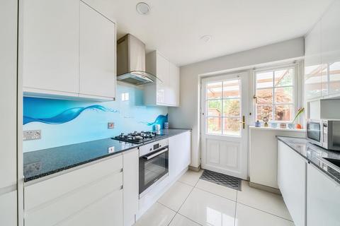 3 bedroom terraced house for sale, Wokng,  Surrey,  GU21