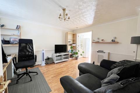 3 bedroom semi-detached house to rent, Lindsey Court, Langham Drive, Rayleigh