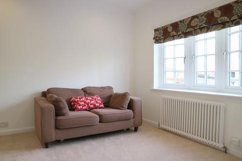 3 bedroom terraced house to rent, Elm Road Letting, Kingston Upon Thames, Greater London, KT2