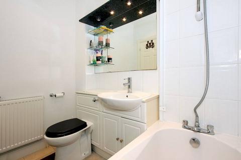 2 bedroom flat to rent, Florin Court 8 Dock Street, Tower Hill, London, E1