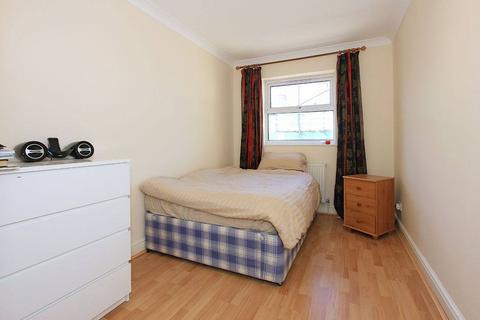 2 bedroom flat to rent, Florin Court 8 Dock Street, Tower Hill, London, E1