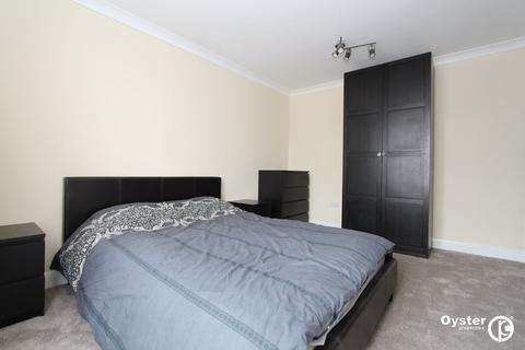 3 bedroom apartment to rent, Montgomery Road, Edgware, HA8