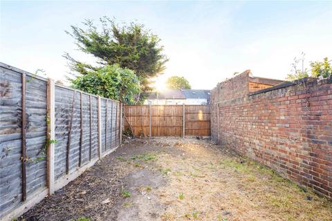 2b Gresham Road, East Ham, London, E6 6DS