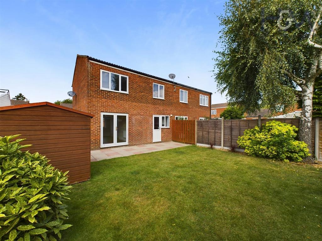 Kessingland Avenue, Stevenage... 3 bed semidetached house to rent £