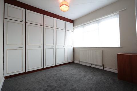 2 bedroom apartment to rent, Fullwell Avenue, Essex IG5