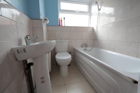 2 bedroom apartment to rent, Fullwell Avenue, Essex IG5