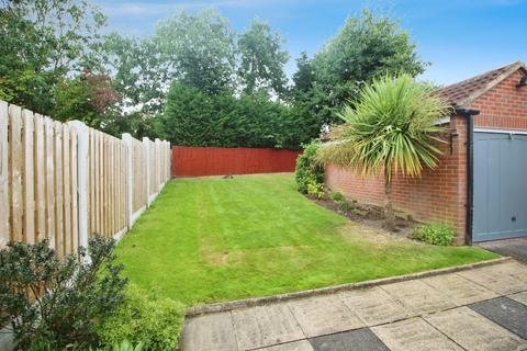 2 bedroom bungalow for sale, Wren Drive, Leeds LS27