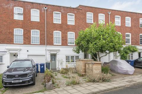 4 bedroom terraced house for sale, Regal Close, London, W5