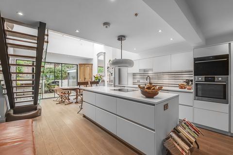 21 Regal Close, London, W5 2SB