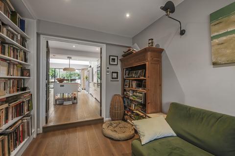 21 Regal Close, London, W5 2SB