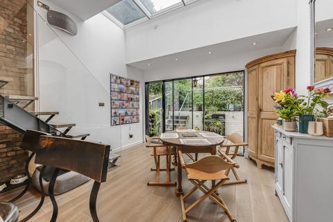 21 Regal Close, London, W5 2SB