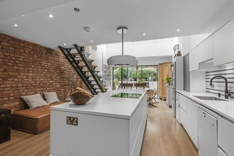 21 Regal Close, London, W5 2SB