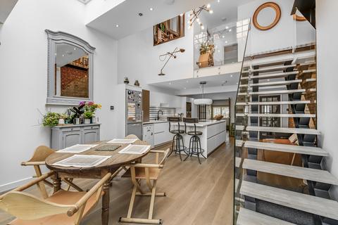 21 Regal Close, London, W5 2SB