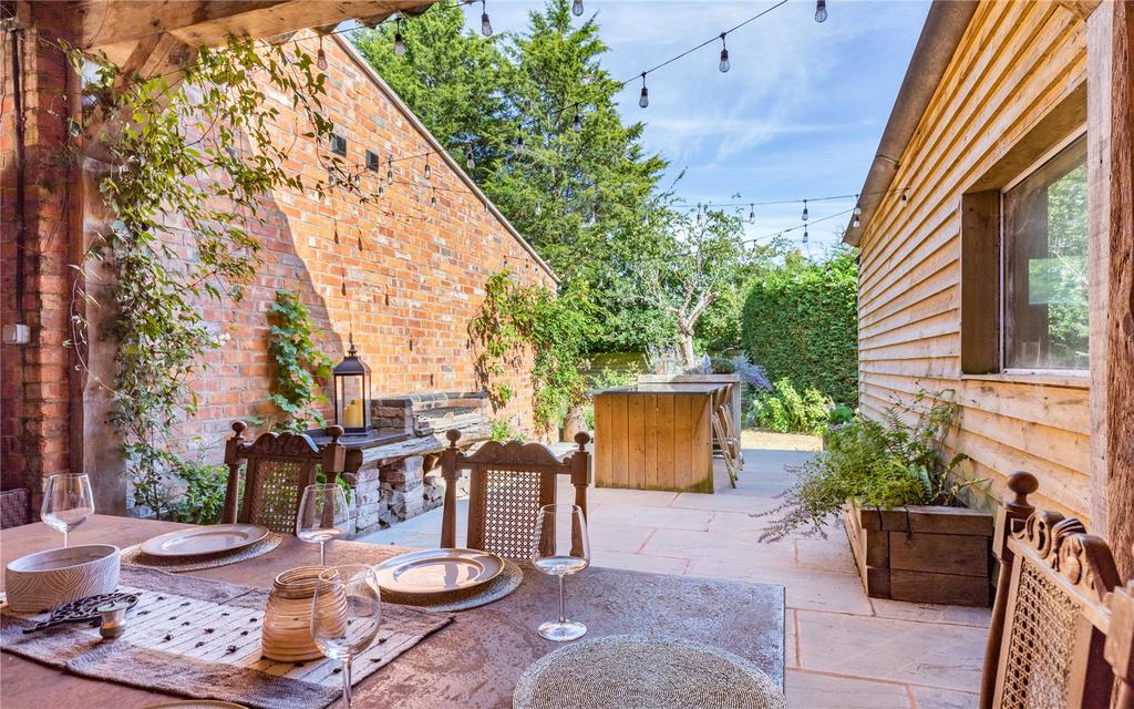 Outdoor Kitchen