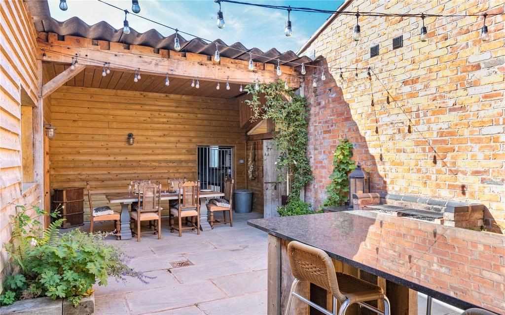 Outdoor Dining Area