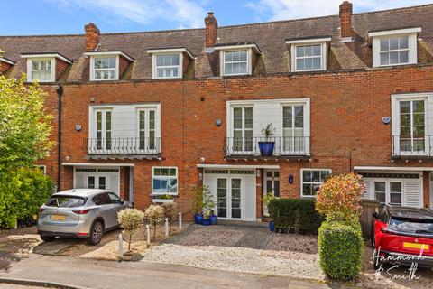 18 Stonards Hill, Epping, CM16 4QF