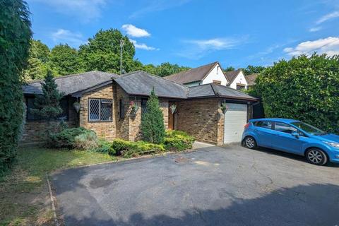 3 bedroom bungalow to rent, Oak End Way, Woodham KT15