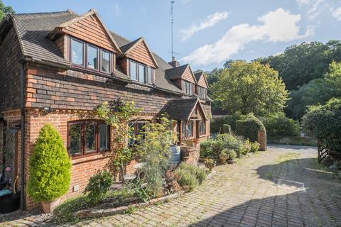 4 bedroom detached house for sale, Arford Road, Hampshire GU35