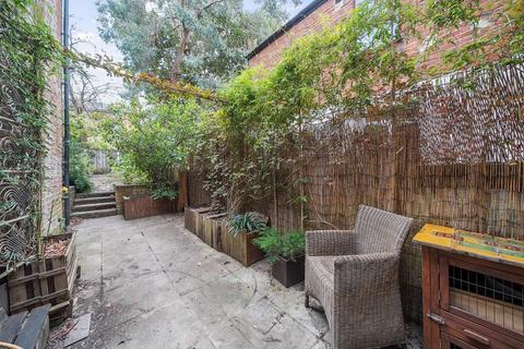 2 bedroom flat for sale, Archway Road,  London,  Highgate,  N6