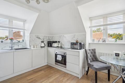 2 bedroom flat for sale, Hedgerley Lane, Gerrards Cross, Buckinghamshire