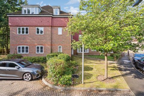 2 bedroom flat for sale, Hedgerley Lane, Gerrards Cross, Buckinghamshire