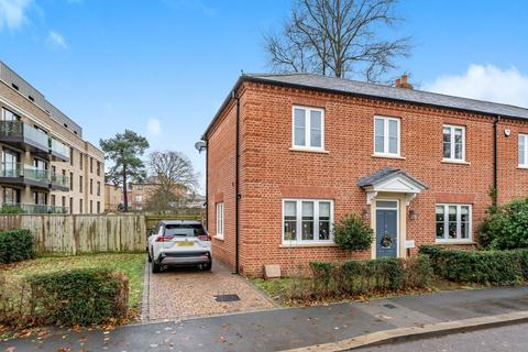 3 bedroom detached house to rent, Daffodil Crescent, Oakwood, Barnet, EN4