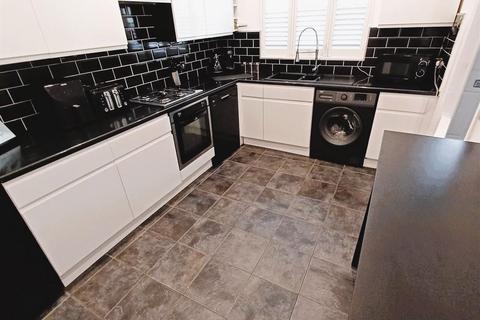 27 Demelza Close, Cuxton, Rochester, ME2 1ED