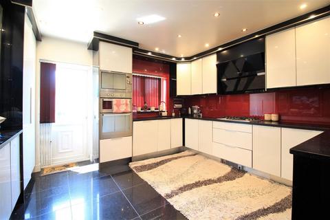 2 bedroom end of terrace house for sale, Lansbury Drive, Hayes UB4