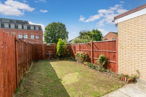 2 bedroom terraced house for sale, Farnburn Avenue, Slough SL1