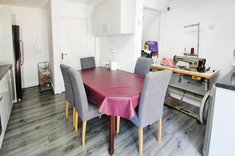 218 Carr Bottom Road, Bradford, BD5 9AQ