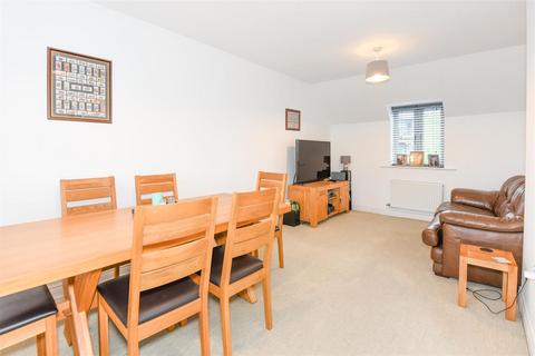 19 Marina Drive, Staverton, Trowbridge, BA14 8UX