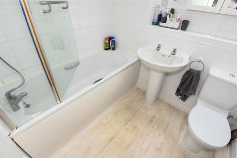 19 Marina Drive, Staverton, Trowbridge, BA14 8UX